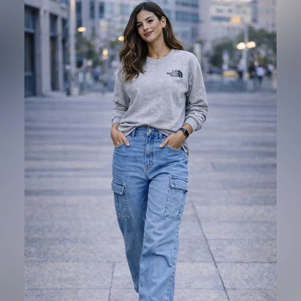 The North Face Women’s Gray Logo Crewneck Sweatshirt Medium FA20 - Picture 10 of 10